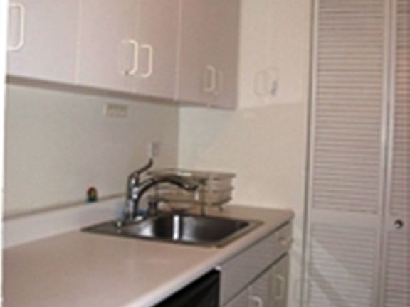 3rd image of 161 W 61st St APT 20H