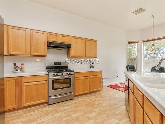 OPEN KITCHEN TOWARDS NOOK AREA OVERLOOKING THE LUSH GRASS IN THE BACKYARD