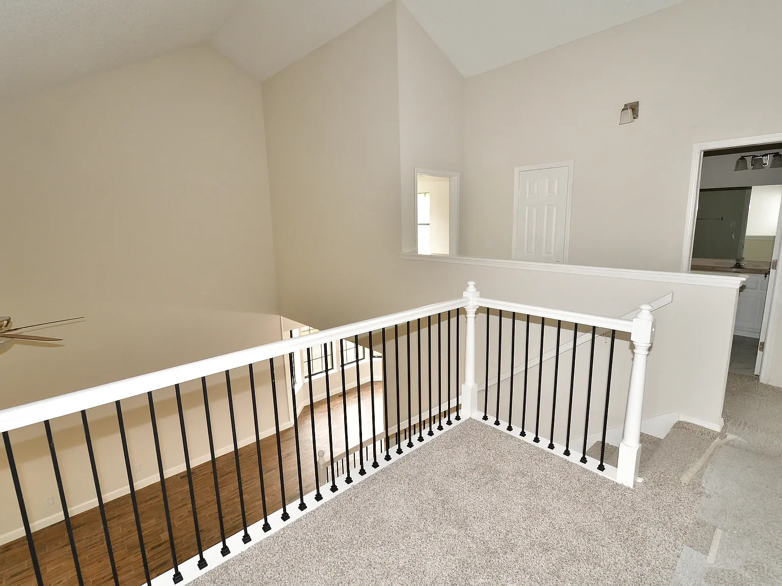 3 bed, 2.5 bath, 2200 sqft, $2,310 — Photo 2
