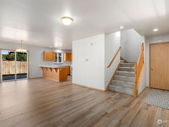 5th image of 1364 Cedar Avenue