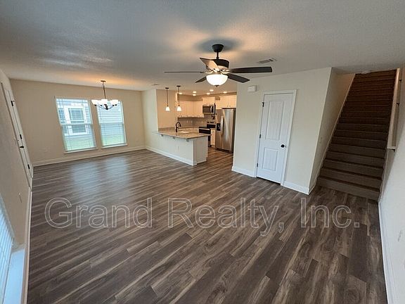 3rd image of 4417 Village Oak Ln
