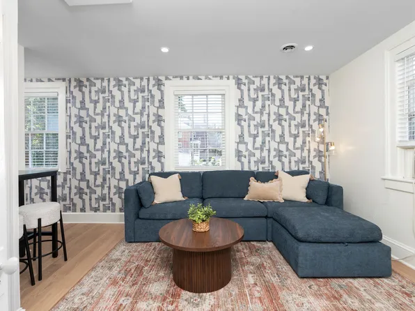 209 Chancellor St #B, Charlottesville, VA 22903