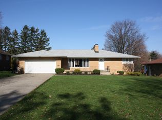 1499 E Parkhaven Dr, Seven Hills, OH 44131
