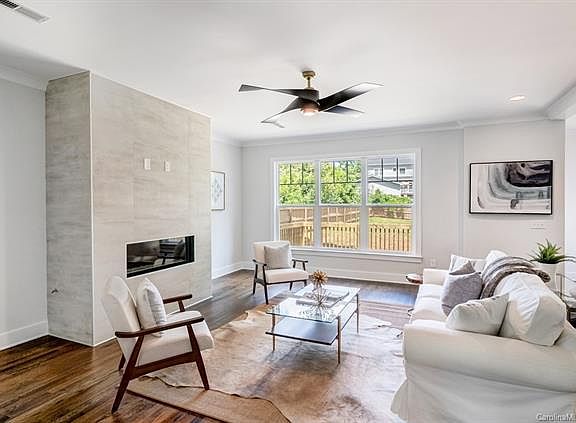 3rd image of 2529 Country Club Ln