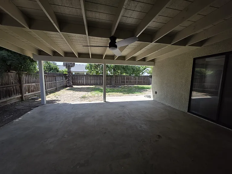 4027 W Tulare Ave — Photo 23