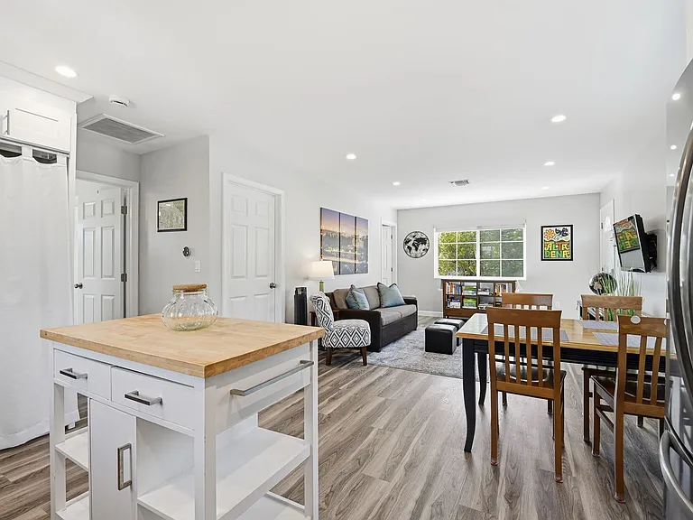 1668 Belford Ave — Photo 14