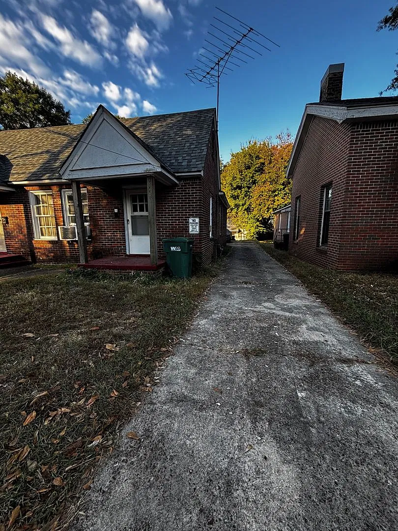 145 Campbell St — Photo 1