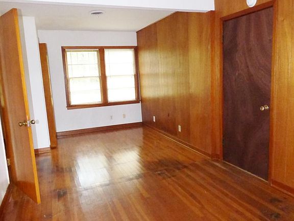 2nd image of 615 Sutton Dr