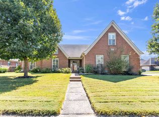 1290 Rain Lake Ln E, Collierville, TN 38017