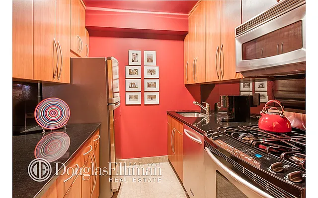Rented by Douglas Elliman | media 8