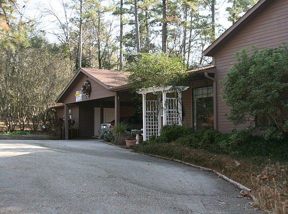 Huge workshop to the left of the 2-car car port.