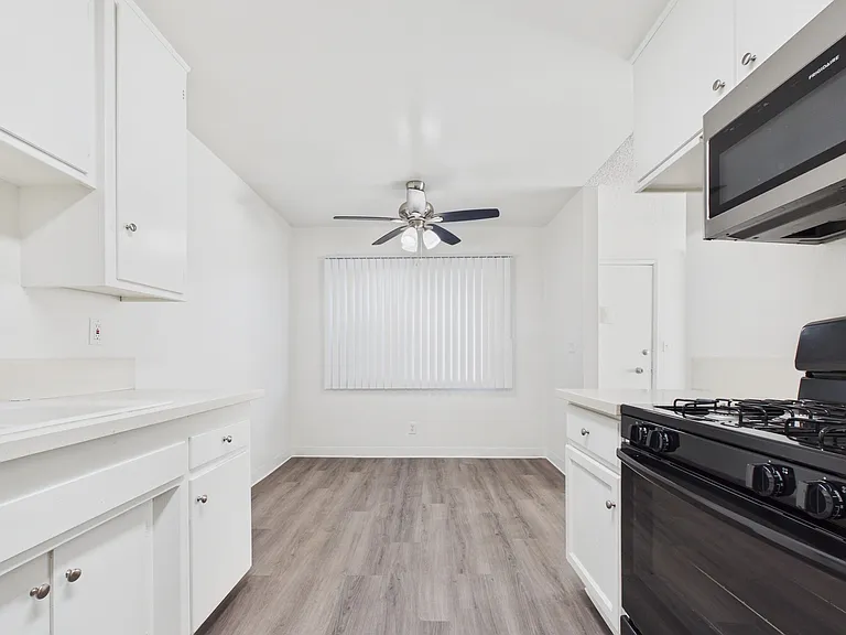 Cedar Court Apartments — Photo 9
