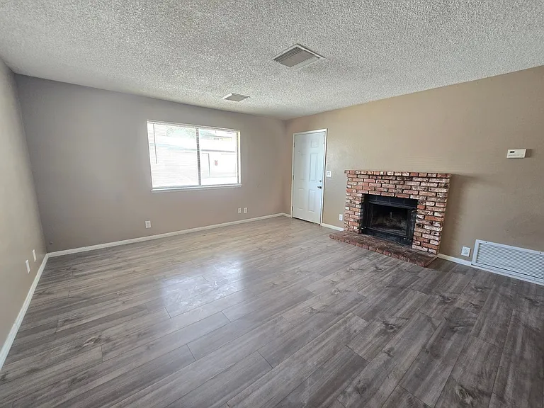 413 S Sunset Ave — Photo 3