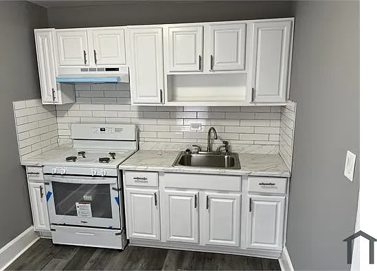 3 bed, 1200 sqft, $1,990 — Photo 4