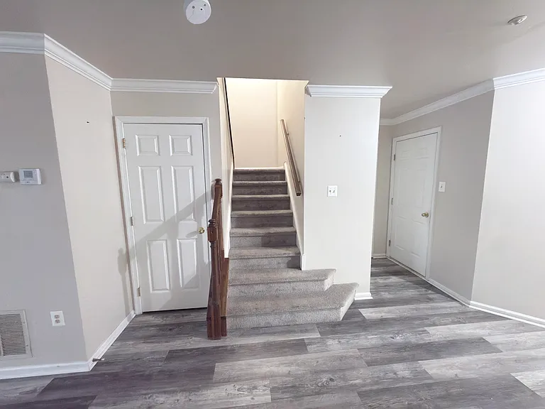 921 Bentley Ct — Photo 9