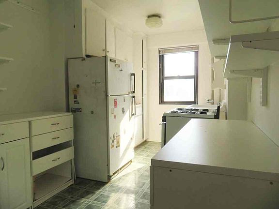 3rd image of 413 Grand St APT F803