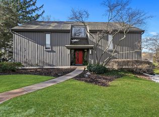 310 Hilltop Ct APT D, Lake Barrington, IL 60010