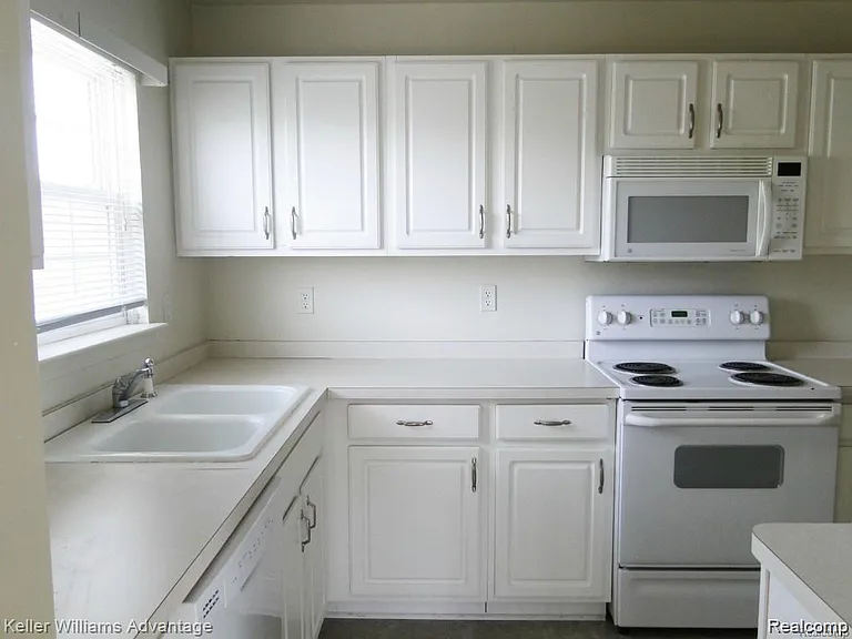 16825 Carriage Way — Photo 6