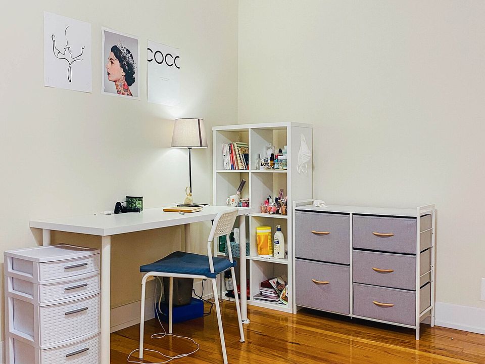 1st image of 514.205 W Cornelia Ave #205