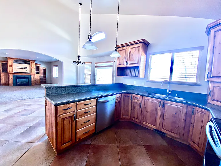 2410 E View Dr — Photo 10