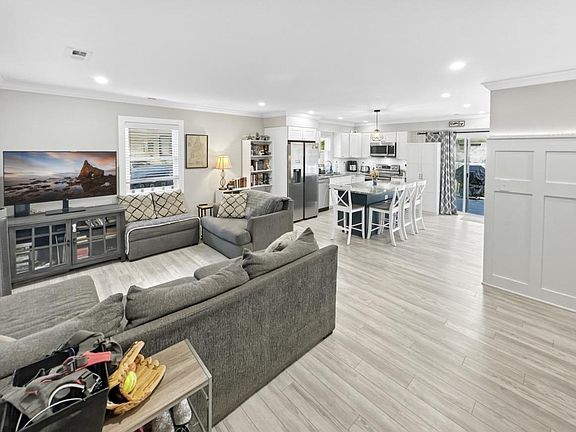 4th image of 105 Bobbit Ct