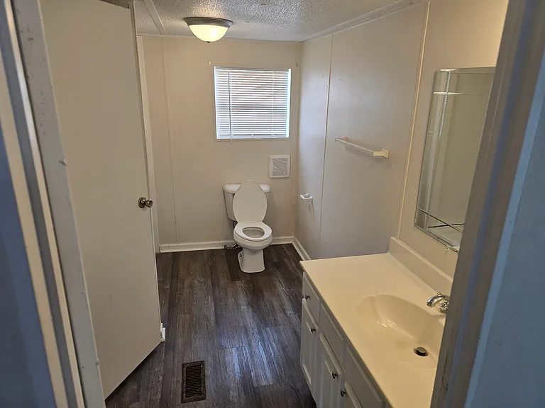 28 Riverside Dr — Photo 10
