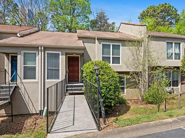 1744 Woodcliff Pl NE — Photo 1