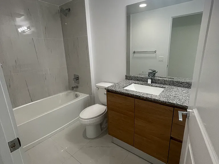 126 NE 21st St #B3 — Photo 14