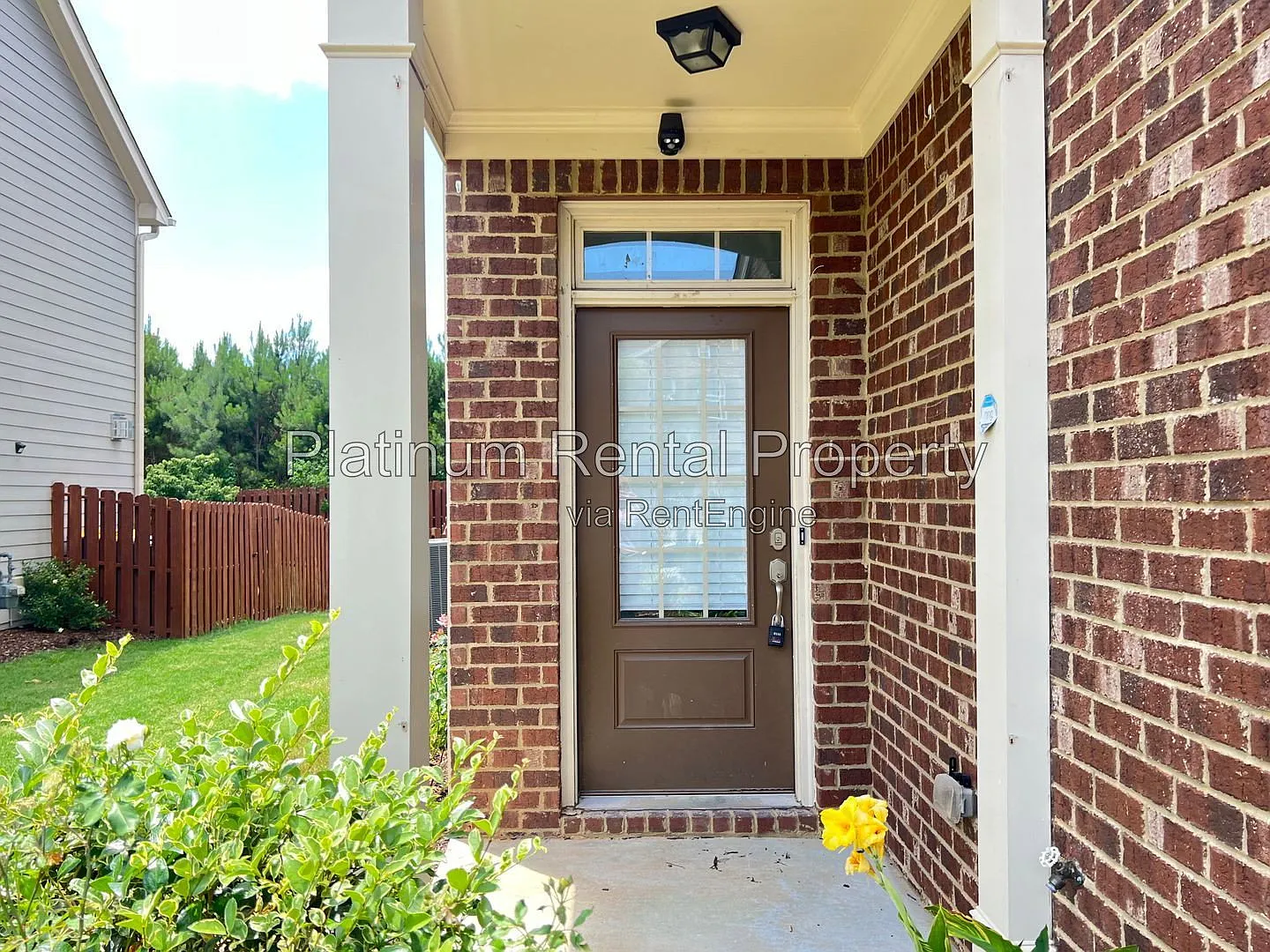 4 bed, 3.5 bath, 2338 sqft, $2,600 — Photo 2