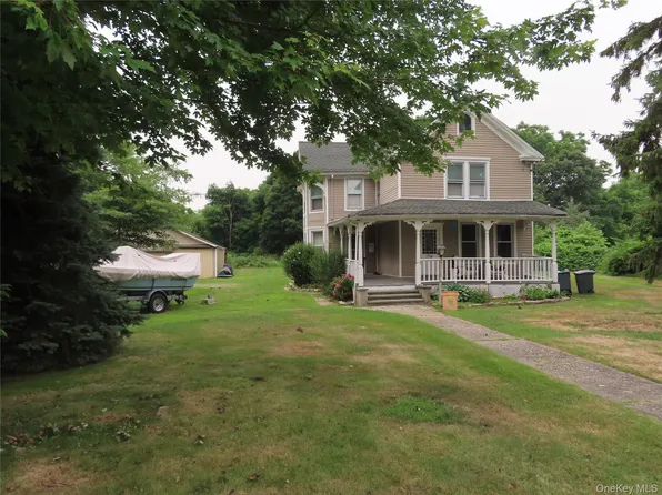 26 Rollstone Avenue, West Sayville, NY 11796