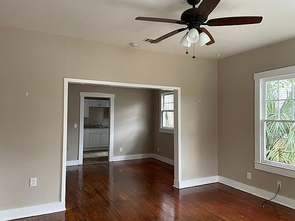 2nd image of 2706 W Jackson St