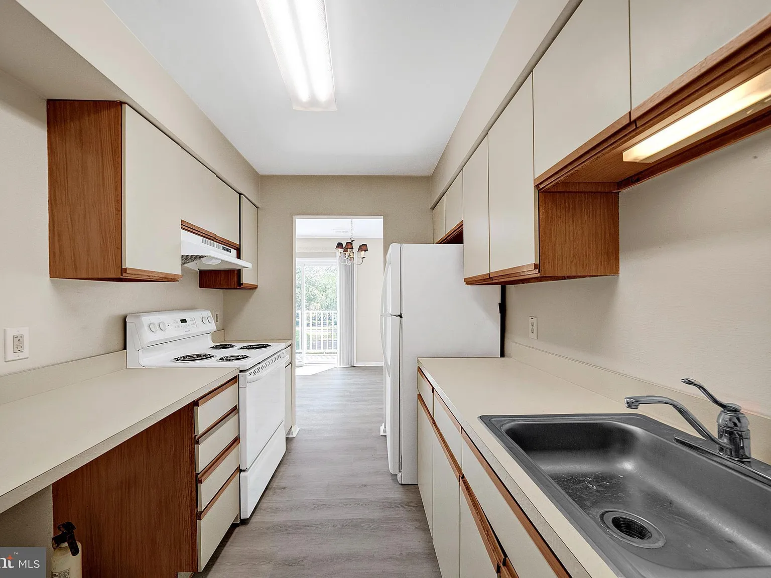 2 bed, 1110 sqft, $2,100 — Photo 4