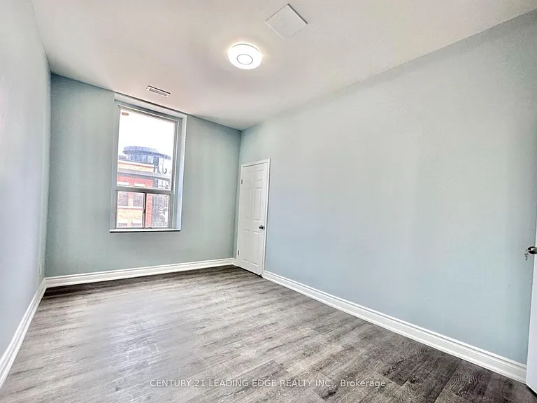 113 James St N #306 — Photo 5