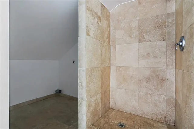 841 Washington Ave — Photo 15
