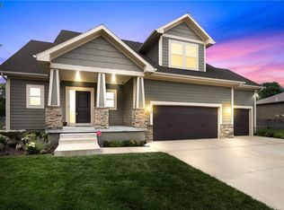 1312 Mission Dr, Raymore, MO 64083