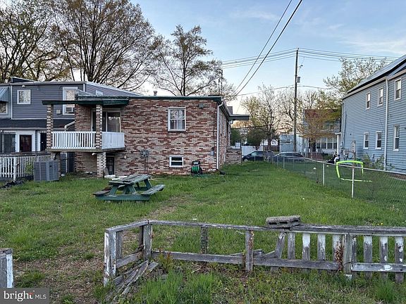 4th image of 633 Raleigh Pl SE