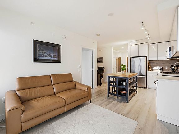 3rd image of 200 Nelsons Cres #708