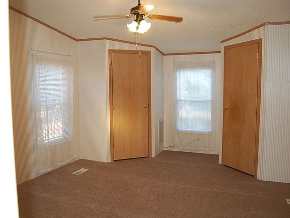 Master with 2 closets