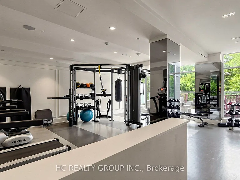 6 Parkwood Ave #701 — Photo 22