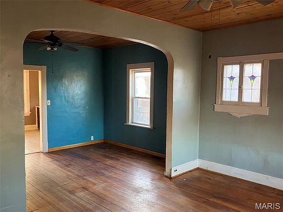 5th image of 129 Oak St