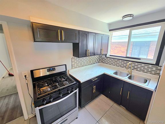4th image of 12083 Stahelin Ave