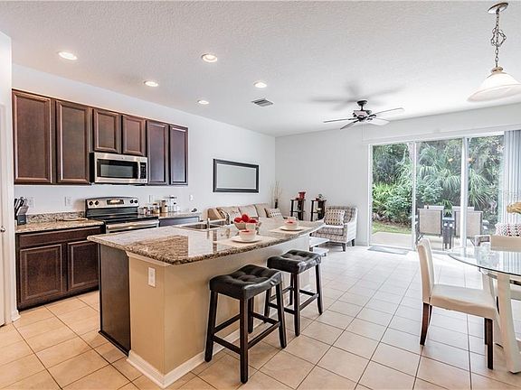 4th image of 6910 Holly Heath Dr