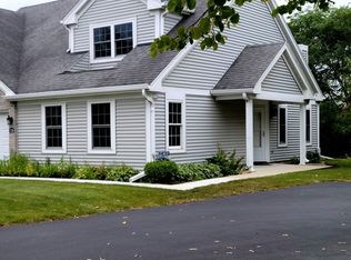 718 Sutton Cir, Wheeling, IL 60090