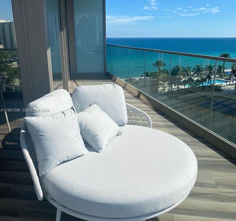 1st image of 18975 Collins Ave Floor 605-3316