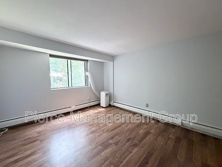 123 English Village Rd — Photo 10