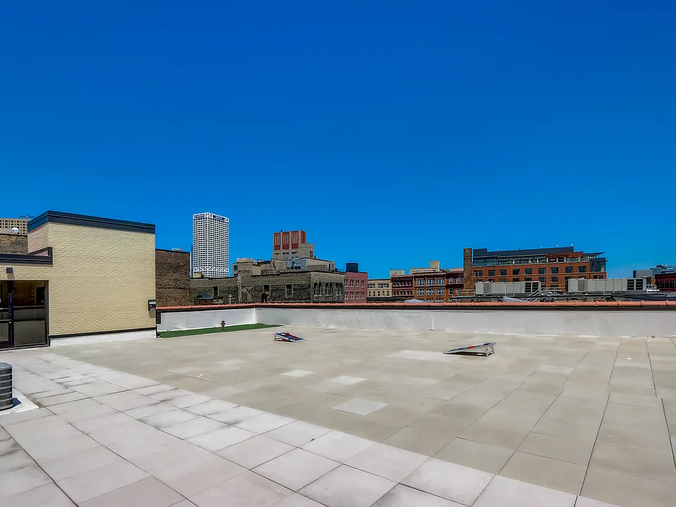 Building Photo 5