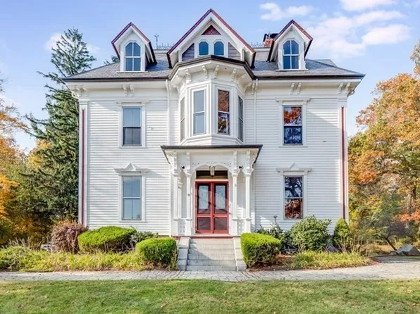 67 N Main St, Westford, MA 01886