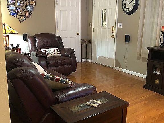 2nd image of 5 Sherry Ln