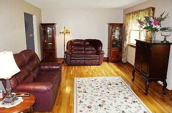 4th image of 81 Van Dyke Dr S