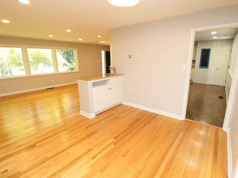 1009 Dogwood Ln — Photo 8